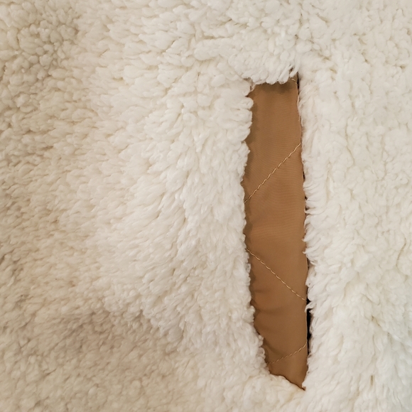 Reversible Sherpa Vest - Picture 11 of 12